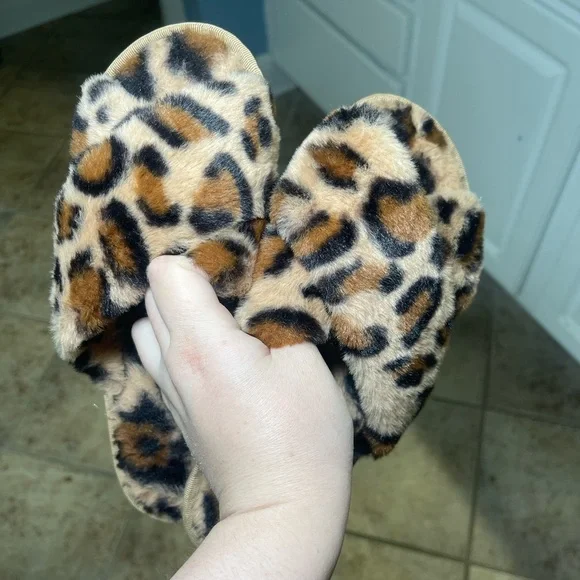 SHEIN Leopard Print Faux Fur Slippers Size 8.5 - Picture 7 of 9